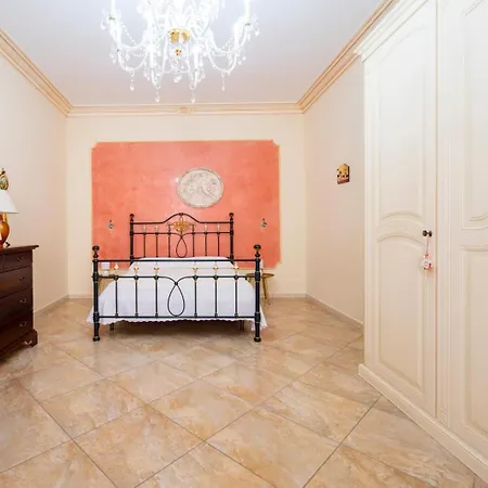 Holiday home Sunflower Avola